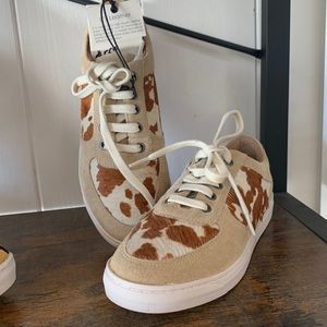 Tennis shoe real leather